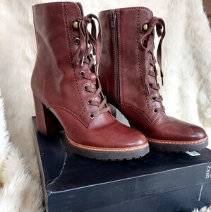 Naturalizer Brown Leather Heeled Boots.